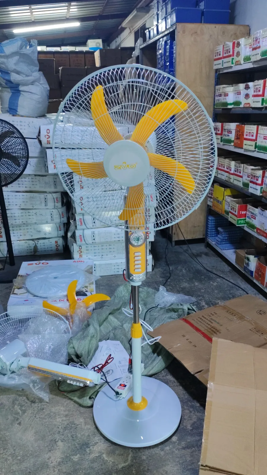 ZVO 18" Ac/Dc Stand Fan